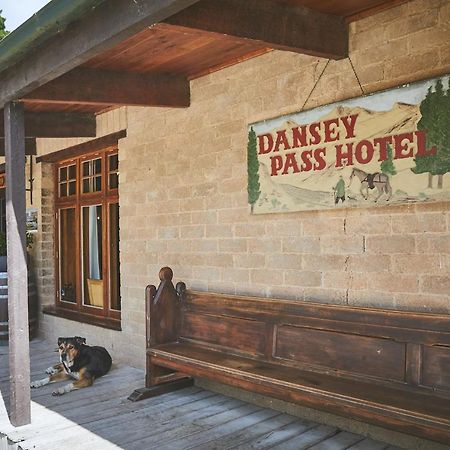 The Danseys Pass Hotel Ranfurly Dış mekan fotoğraf